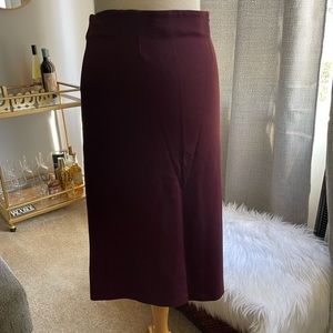Tahari midi pencil skirt.  In a beautiful wine color.  Size L